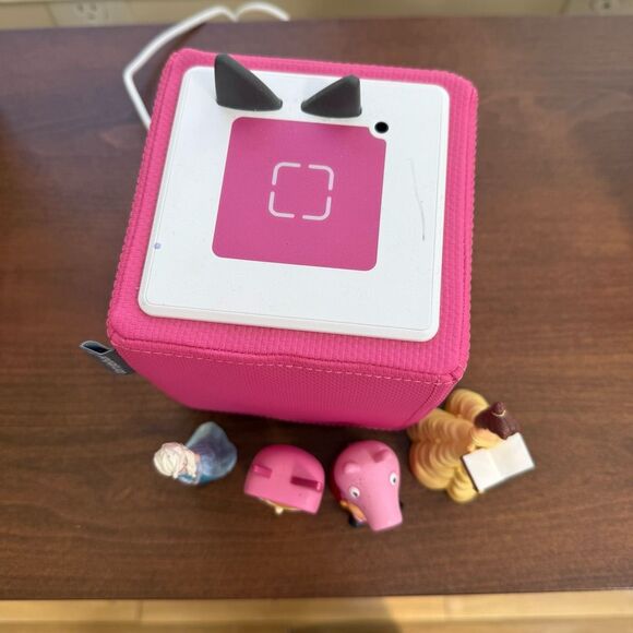 Toniebox Starter Set with Elsa, Belle, Peppa Pig and Creative Audio Character - Picture 2 of 5